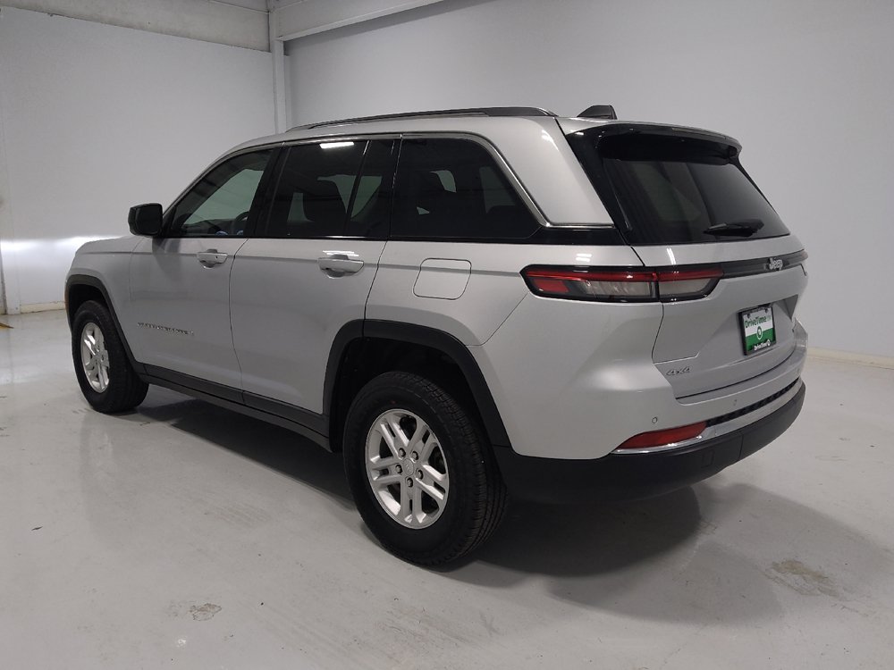 Used 2023 Jeep Grand Cherokee Laredo AWD/4WD image 5