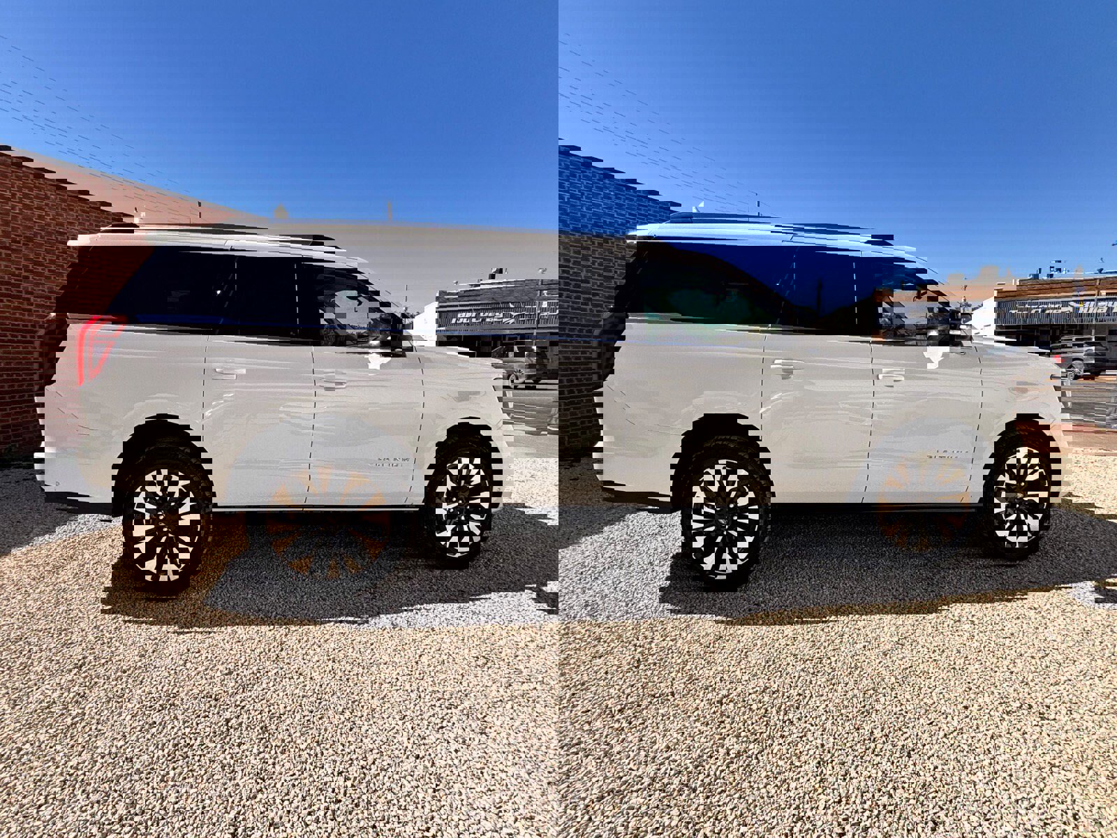 New 2025 Ford Expedition Max Platinum image 2
