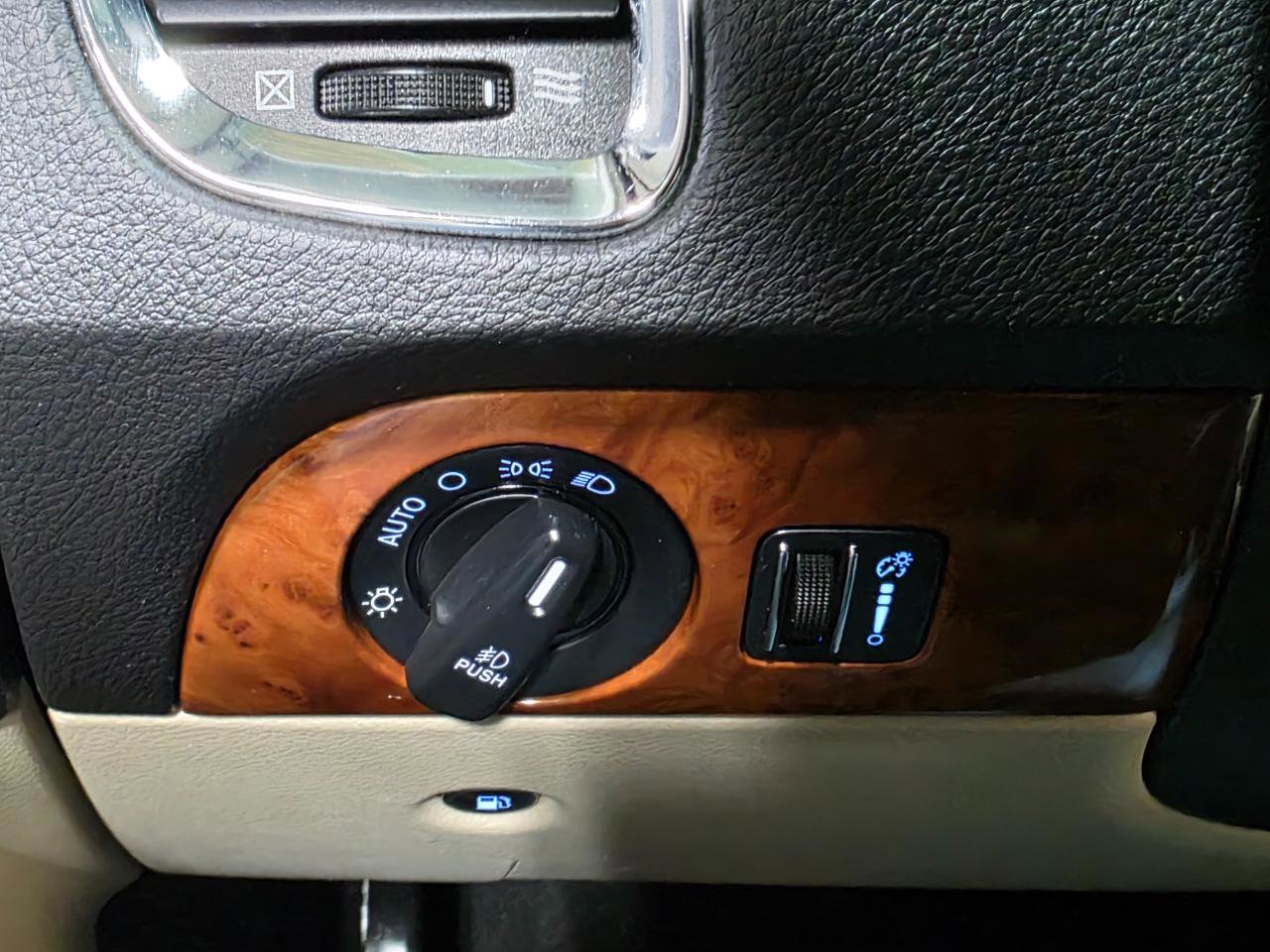 Used 2015 Dodge Durango Limited image 42