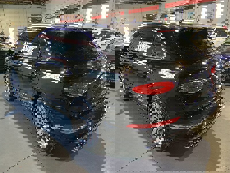 Used 2023 Bentley Bentayga image 3