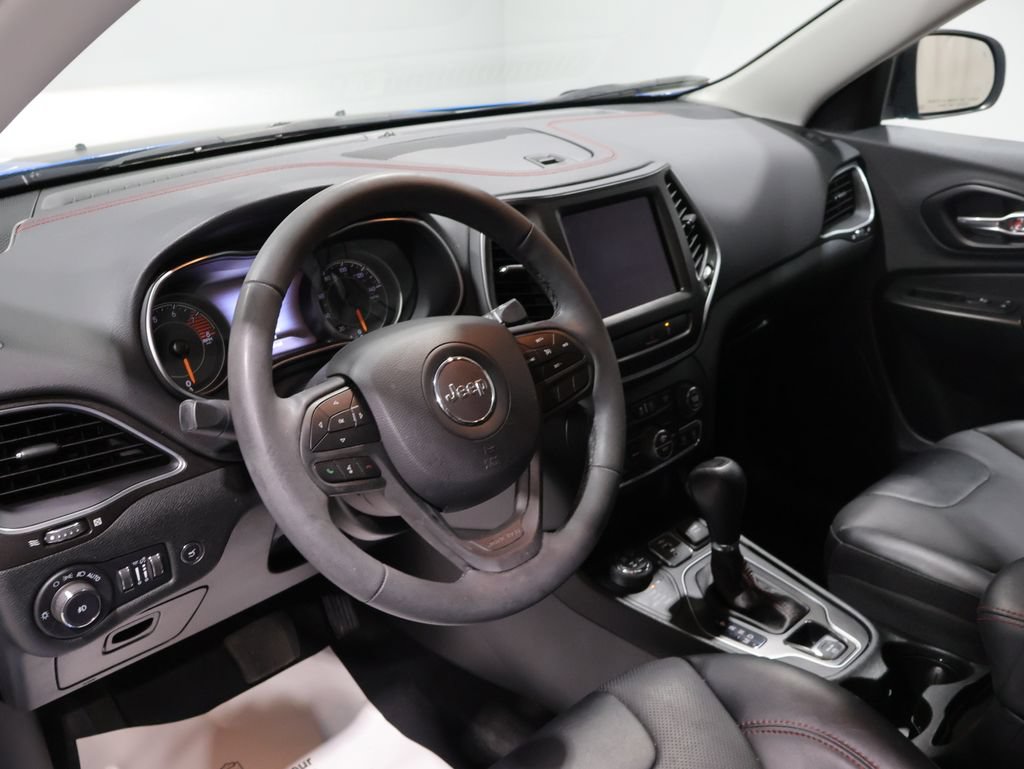 Used 2022 Jeep Cherokee Trailhawk w/ Premium Leather Package AWD/4WD image 15