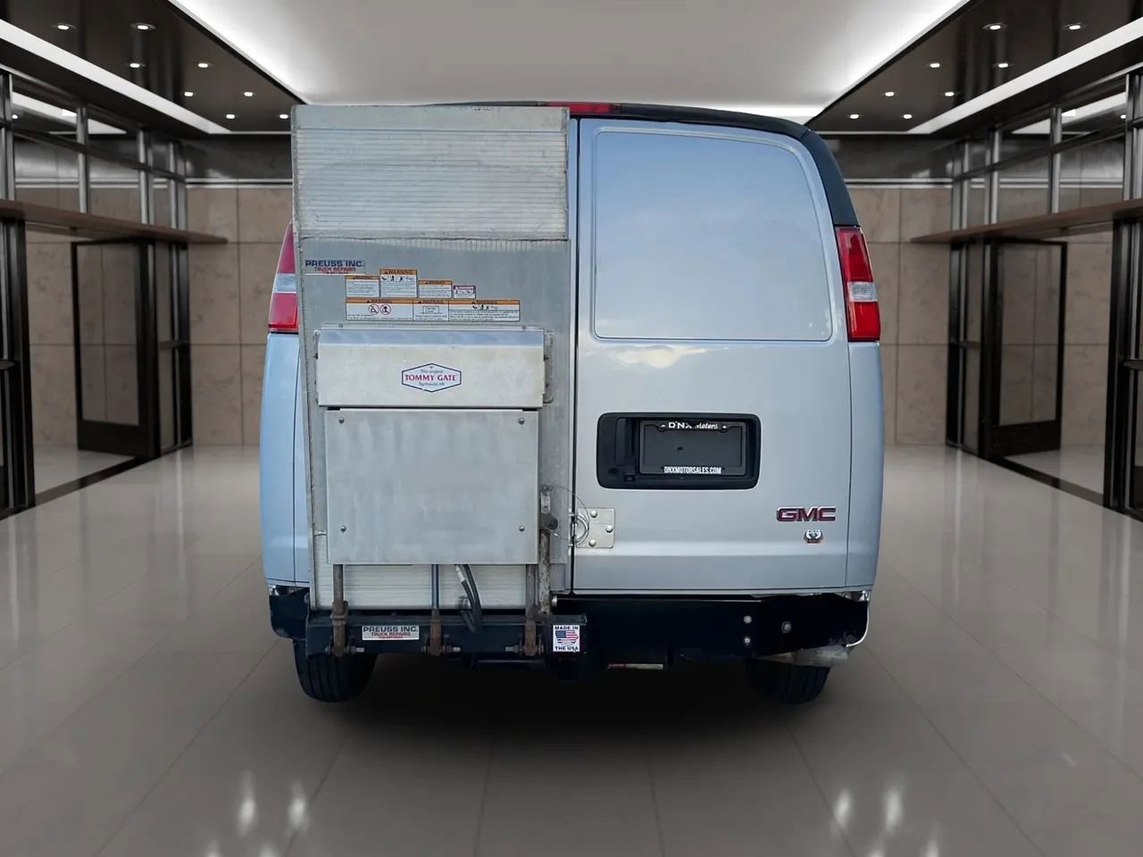 Used 2020 GMC Savana 3500 w/ Driver Convenience Package image 4