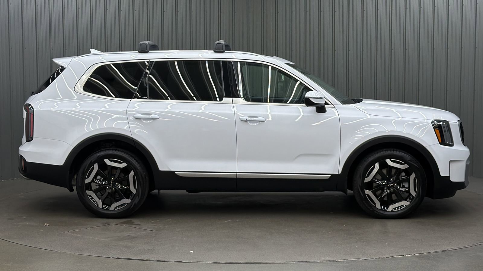 Used 2025 Kia Telluride EX FWD image 6