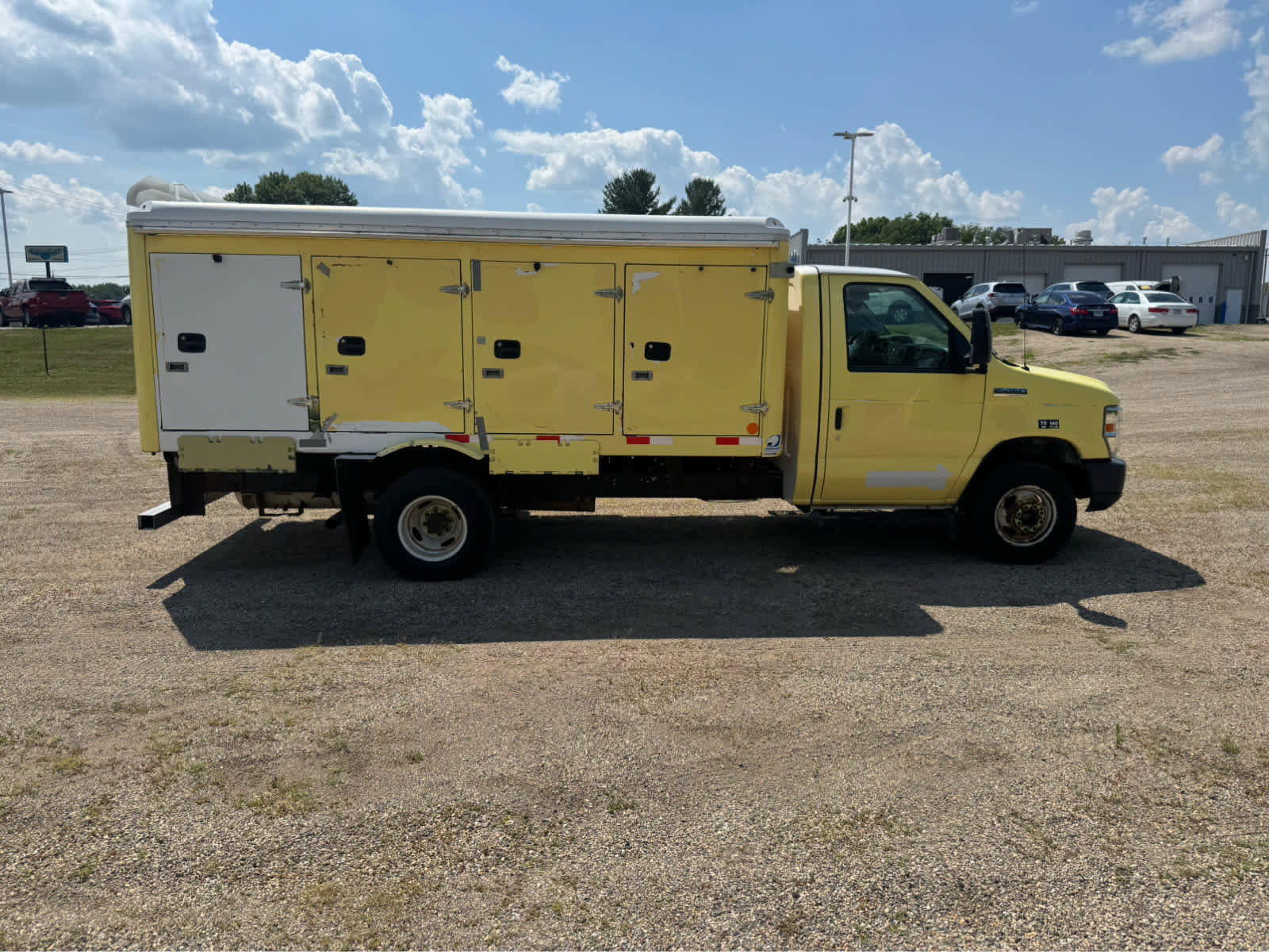 Used 2018 Ford E-450 and Econoline 450 Super Duty w/ Power Windows & Locks Group RWD image 2