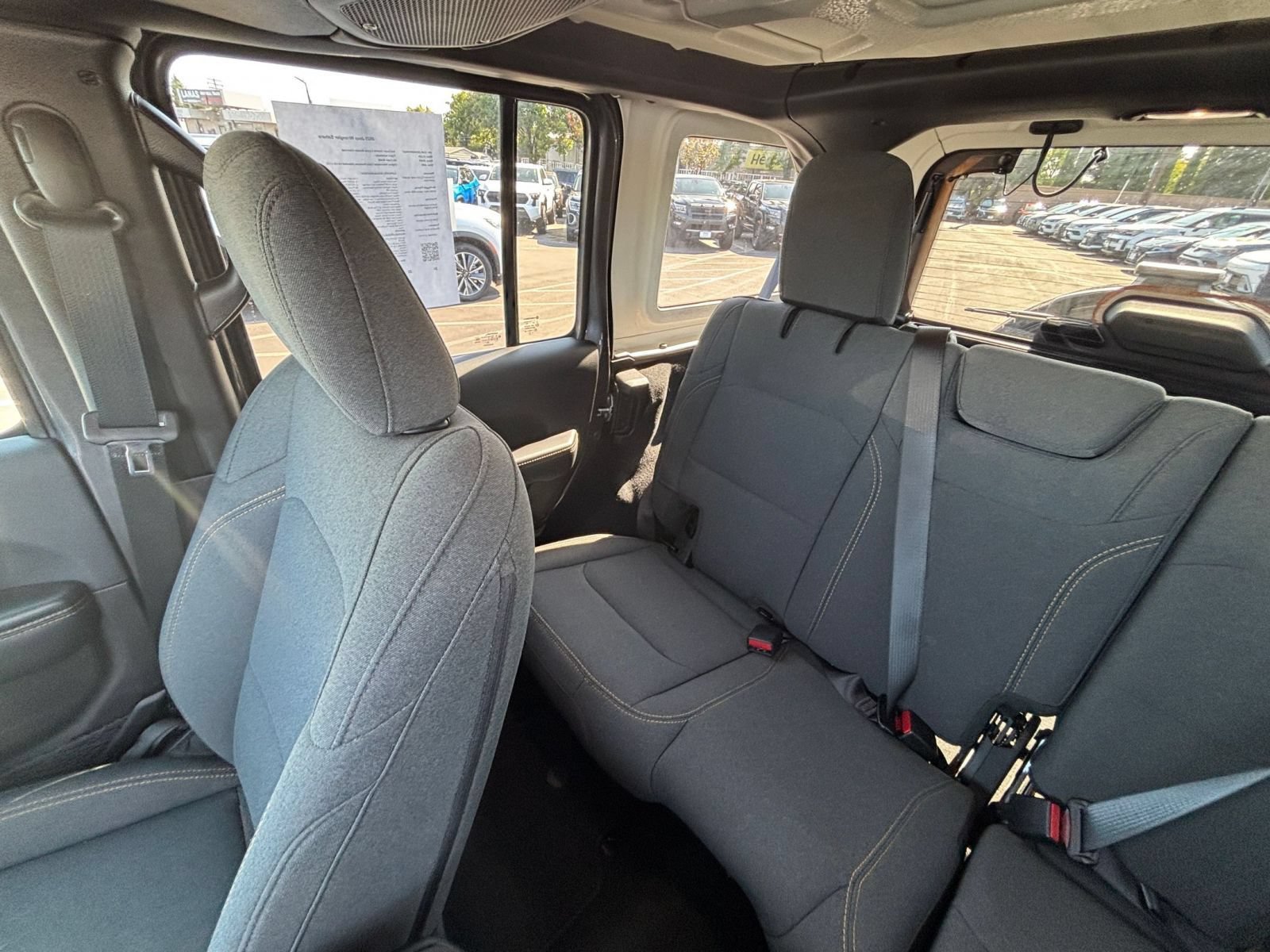 Used 2025 Jeep Wrangler Unlimited Sahara AWD/4WD image 34
