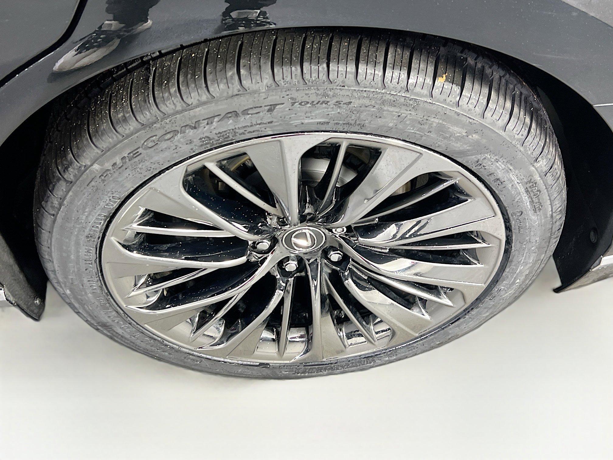 Used 2018 Lexus LS 500 AWD w/ Luxury Package image 32