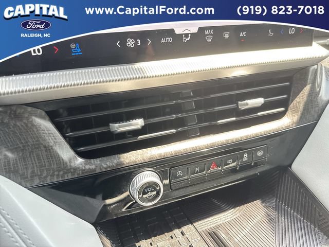 Certified 2025 Ford Explorer Platinum w/ Ultimate Package AWD/4WD image 30