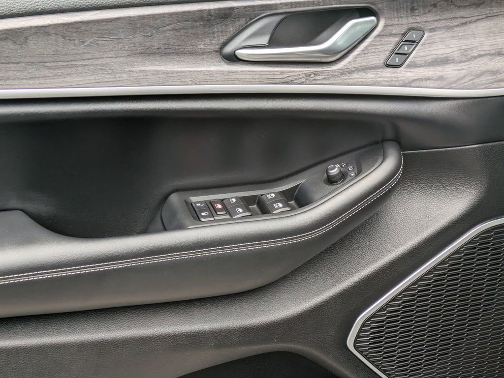 Used 2022 Jeep Grand Cherokee L Limited image 10