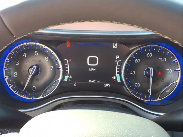 Used 2025 Chrysler Pacifica Limited FWD image 11