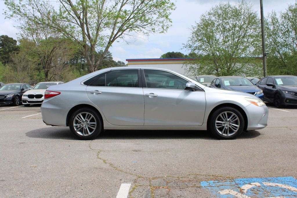 Used 2015 Toyota Camry SE image 5