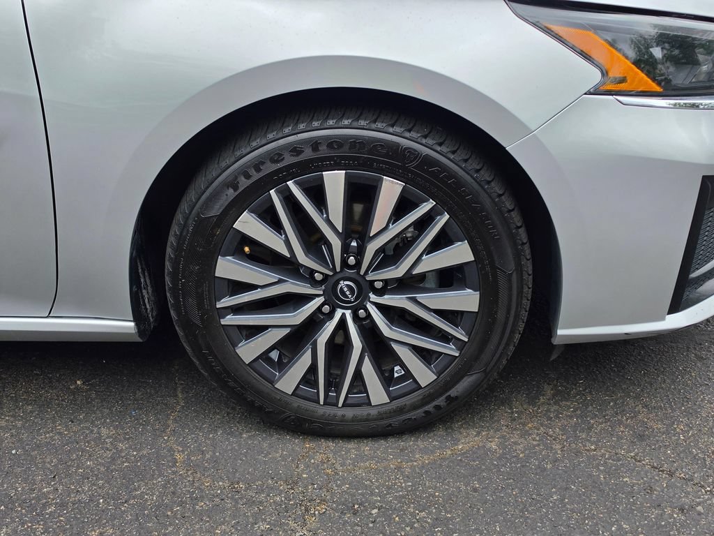 Used 2024 Nissan Altima 2.5 SV FWD image 9