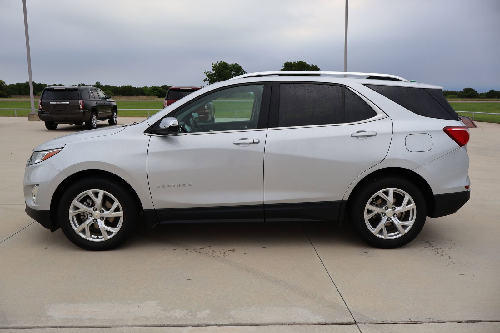 Used 2019 Chevrolet Equinox Premier FWD image 2