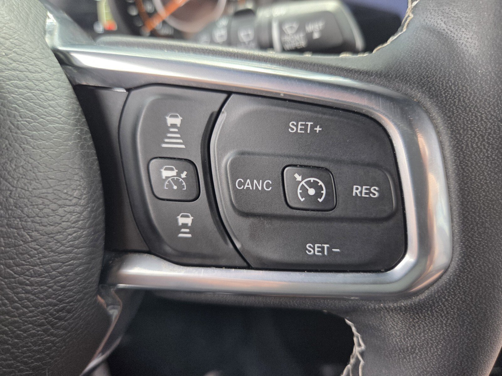 Used 2025 Jeep Wrangler Unlimited Sahara w/ Safety Group AWD/4WD image 29