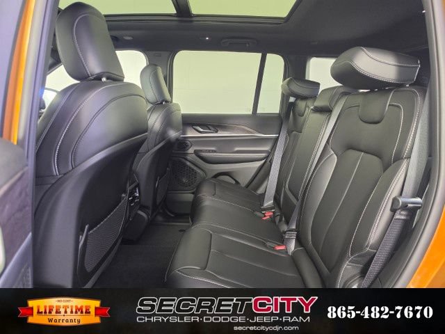 New 2026 Jeep Grand Cherokee Limited w/ Limited Altitude Package AWD/4WD image 29