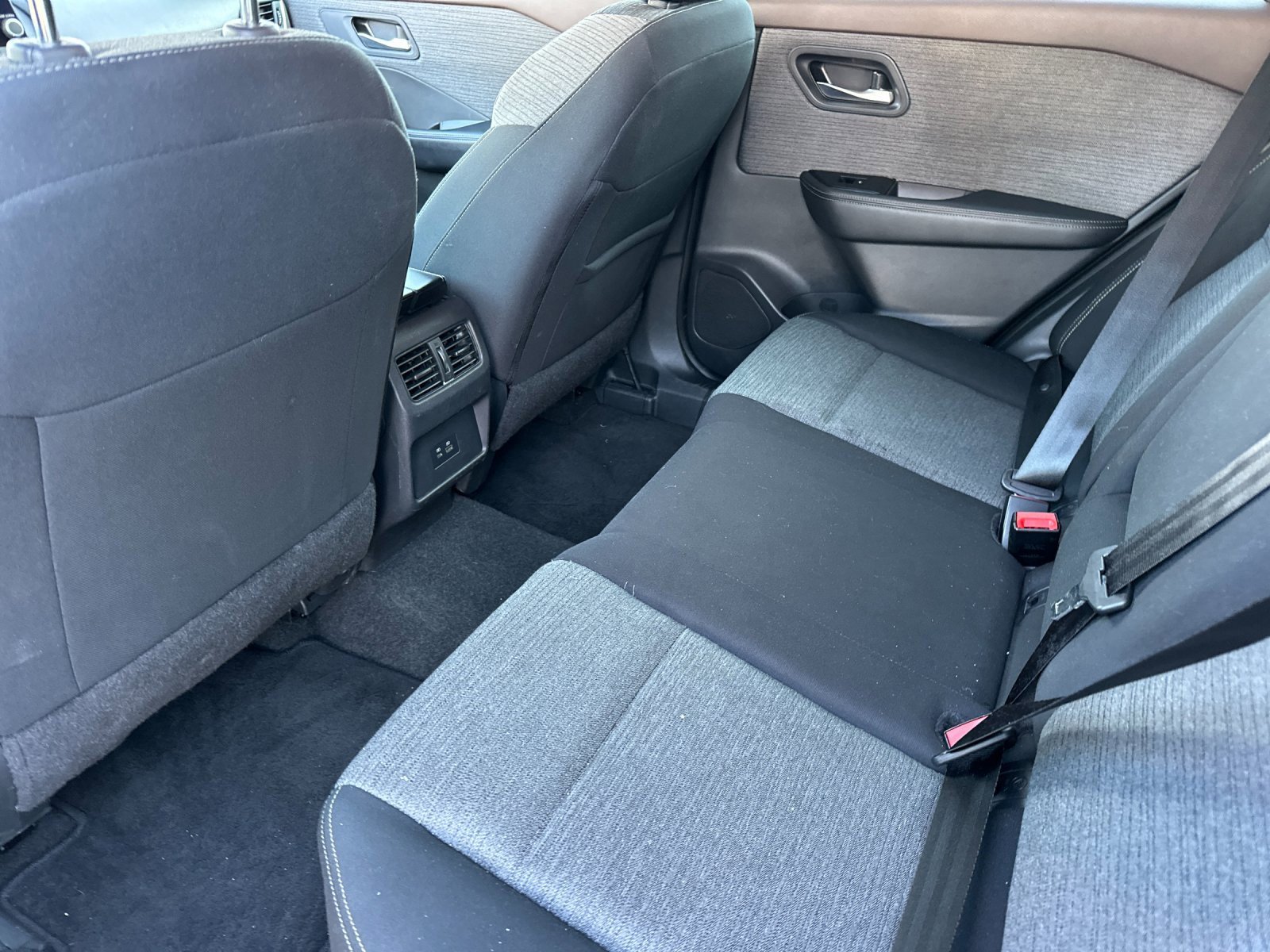 Used 2023 Nissan Rogue SV image 12