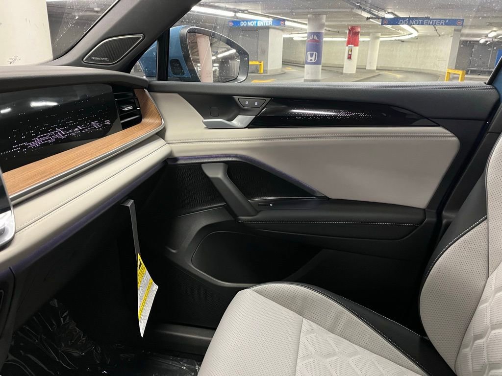 New 2026 Volkswagen Tiguan SEL R-Line image 31