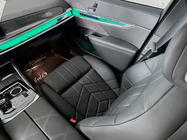 Used 2025 BMW 760i xDrive AWD/4WD image 25