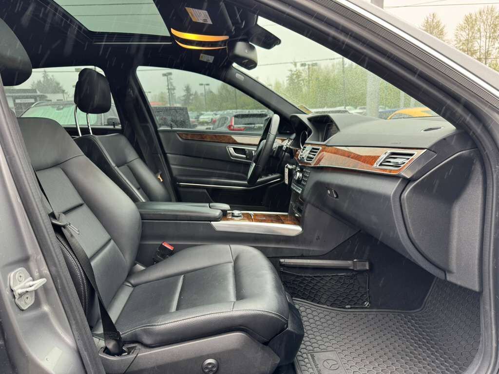 Used 2014 Mercedes-Benz E 350 4MATIC Sedan image 11