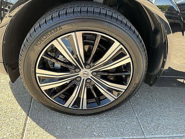 Certified 2023 Volvo XC60 B5 Plus w/ Climate Package AWD/4WD image 13