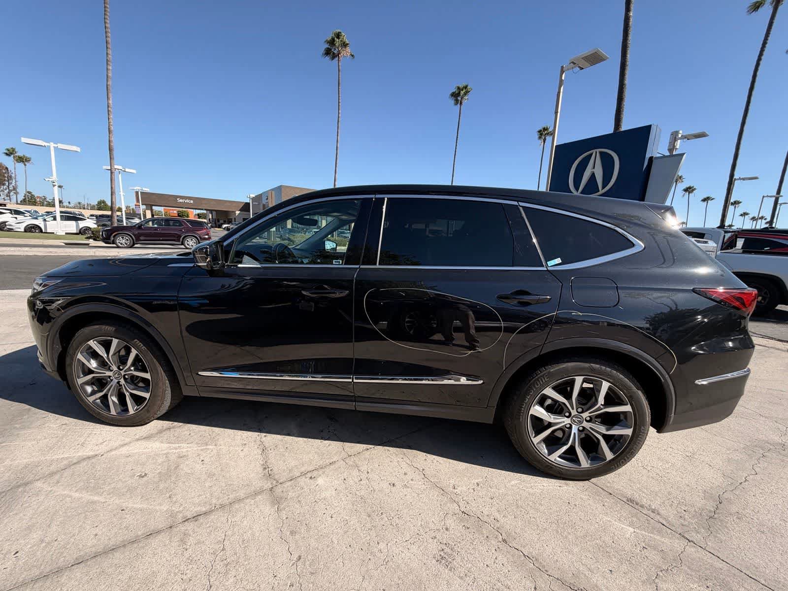 Certified 2023 Acura MDX FWD w/ Technology Package image 2