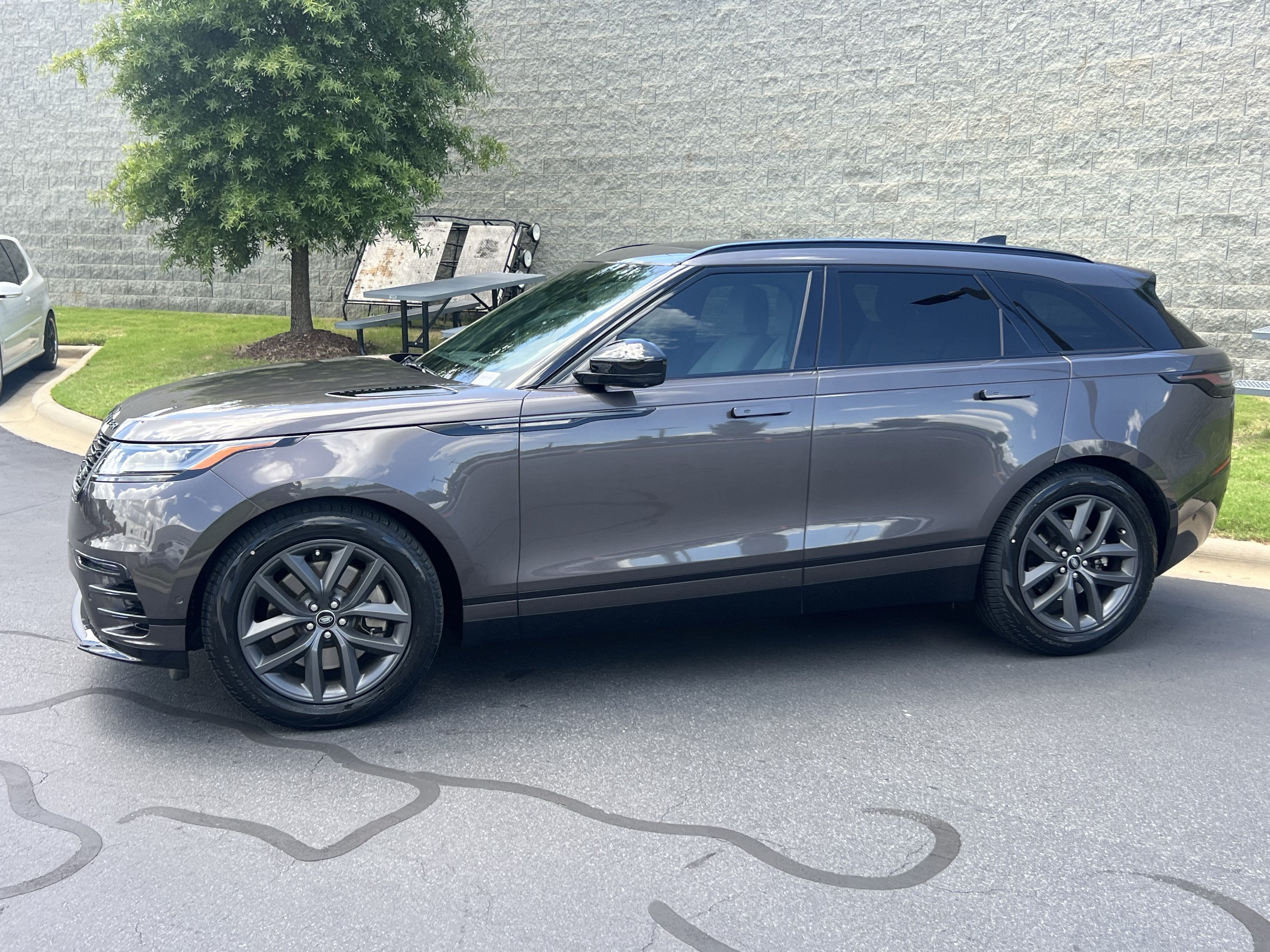 Certified 2026 Land Rover Range Rover Velar Dynamic SE AWD/4WD image 4