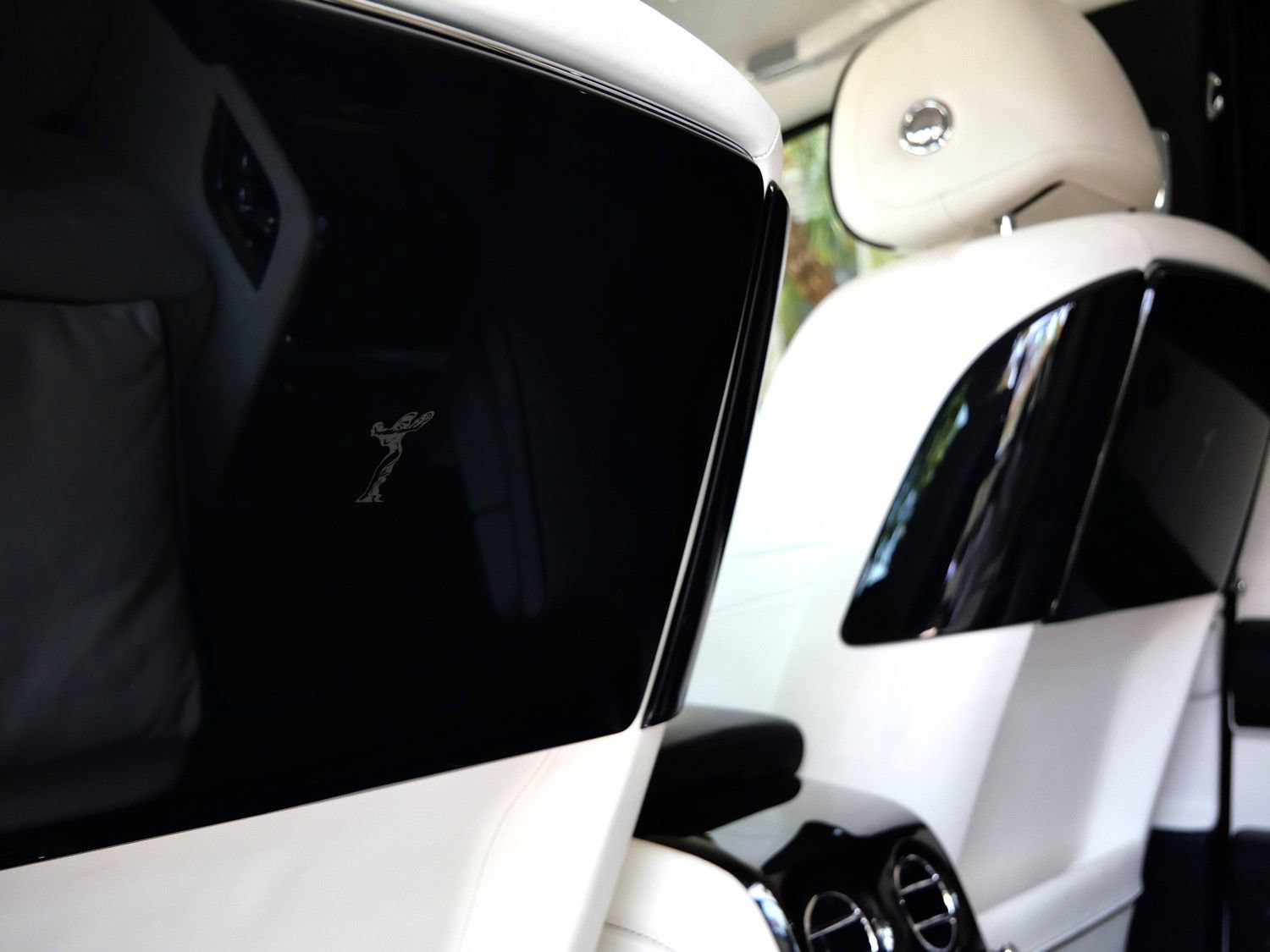 Used 2022 Rolls-Royce Phantom Extended Wheelbase w/ The Phantom Package RWD image 29