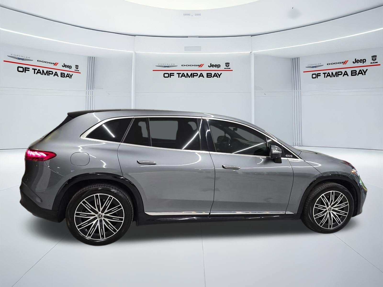Used 2023 Mercedes-Benz EQS 580 4MATIC SUV w/ Exclusive Trim Package image 7