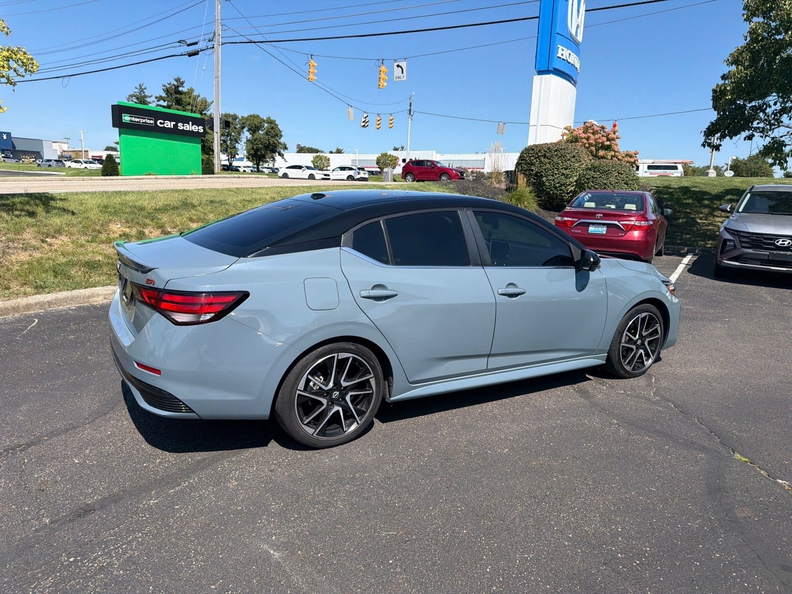 Used 2024 Nissan Sentra SR w/ SR Premium Package FWD image 17