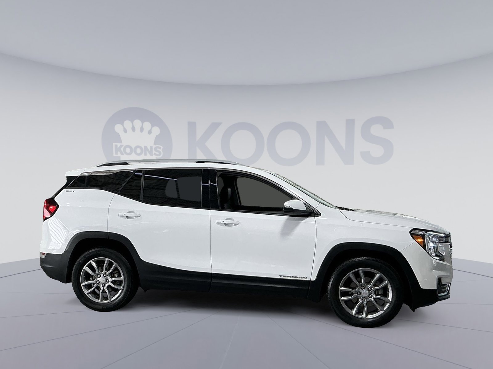 Used 2022 GMC Terrain SLT w/ Tech Package image 17