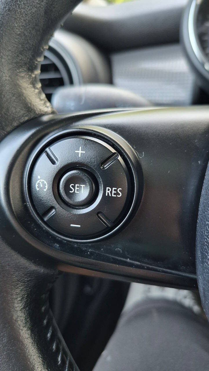 Used 2015 MINI Cooper 4-Door Hardtop FWD image 28