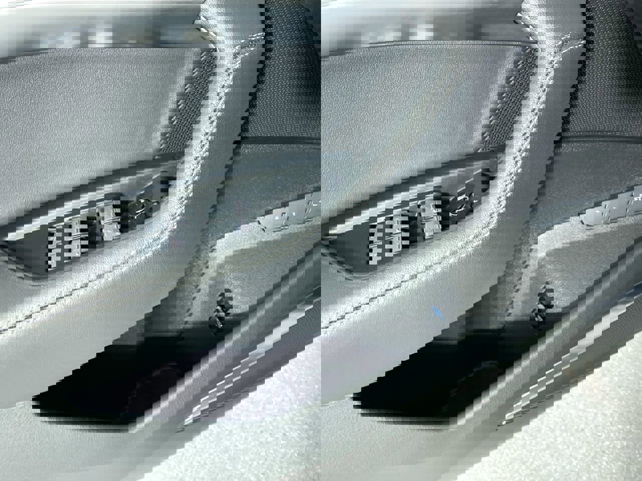 Certified 2022 Audi e-tron Premium Plus w/ Premium Plus Package image 10