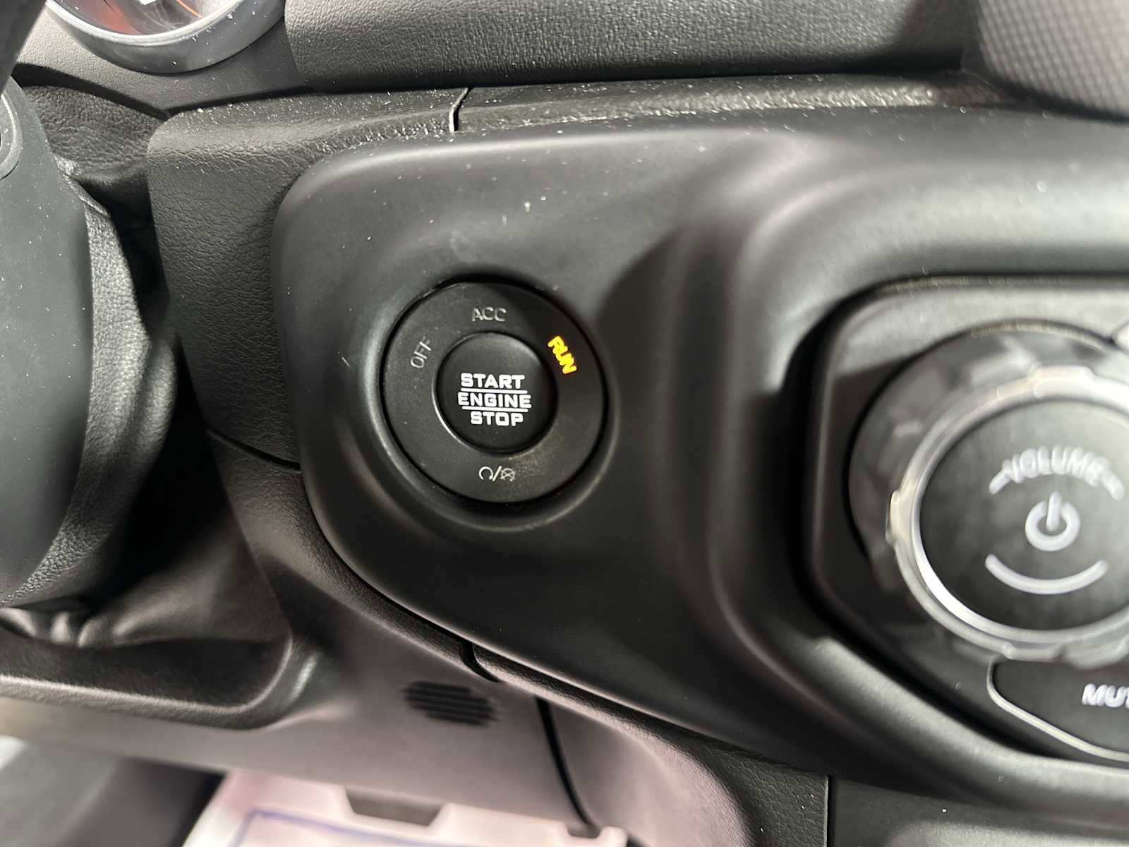 Used 2020 Jeep Wrangler Unlimited Sahara image 40