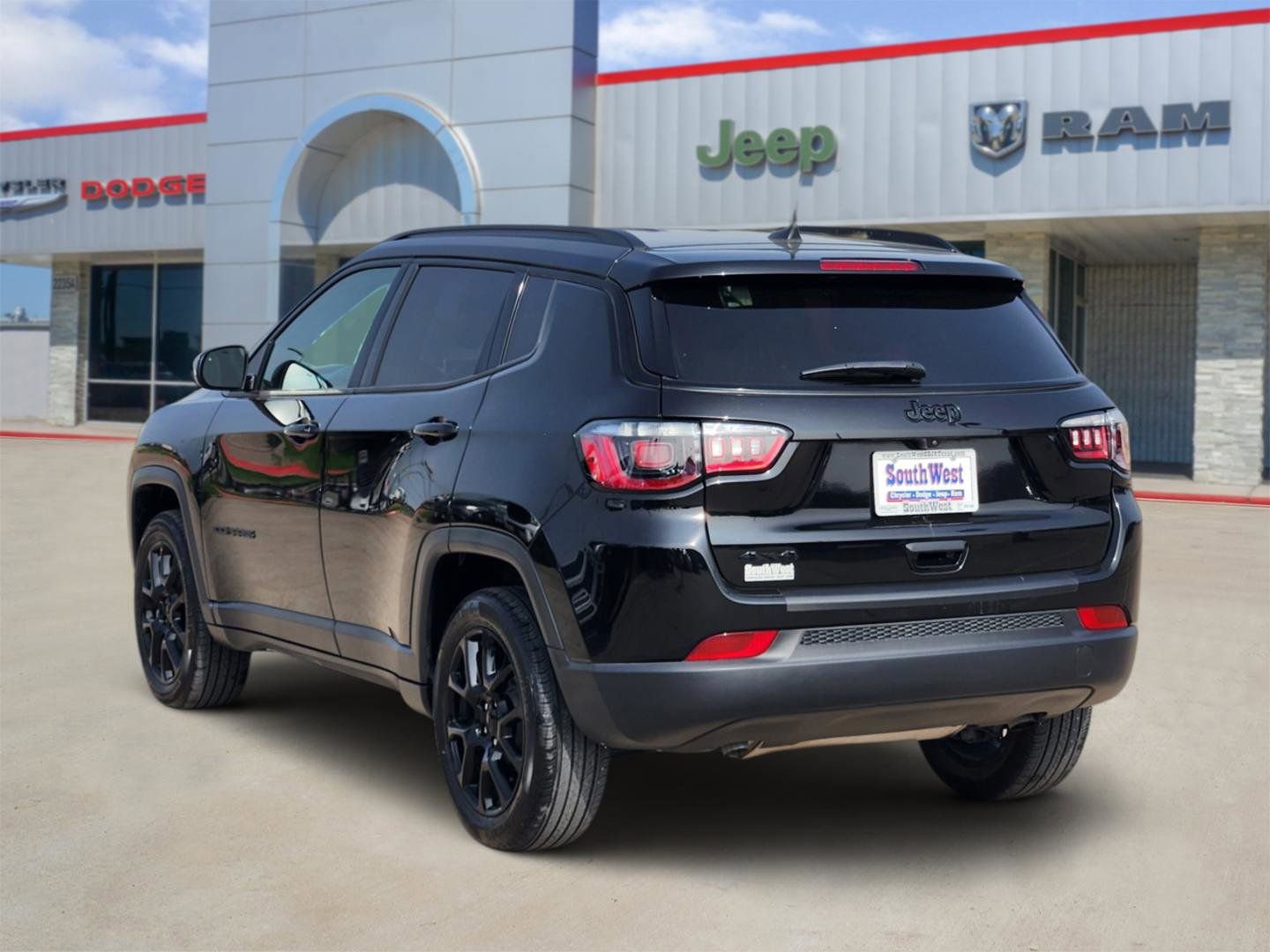 Used 2023 Jeep Compass Altitude AWD/4WD image 4