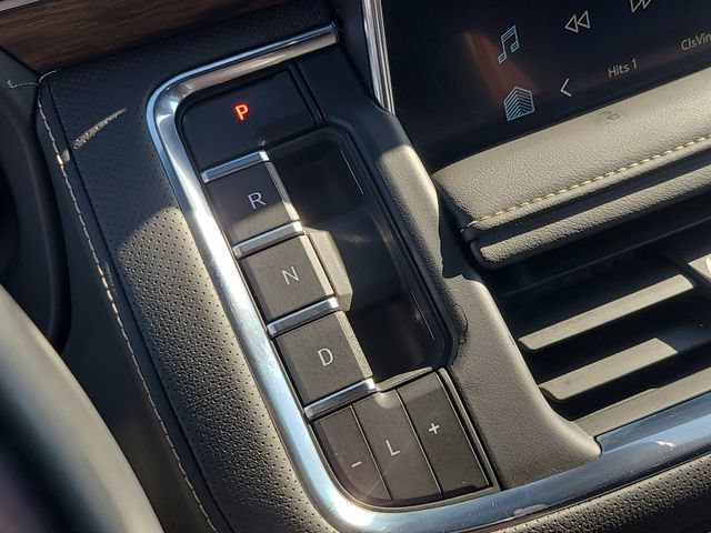 Used 2024 Chevrolet Suburban Premier RWD image 34