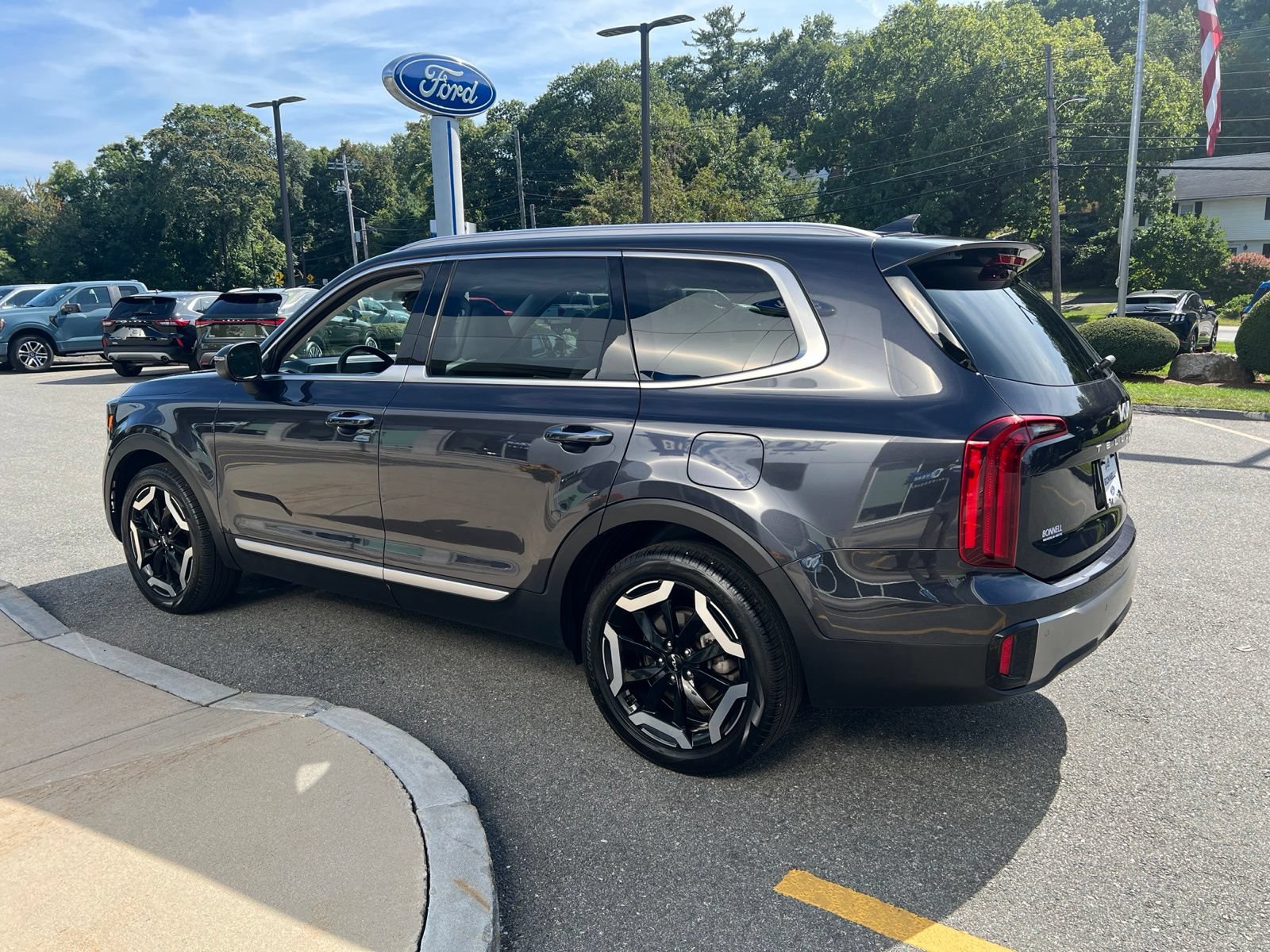 Used 2025 Kia Telluride S AWD/4WD image 4
