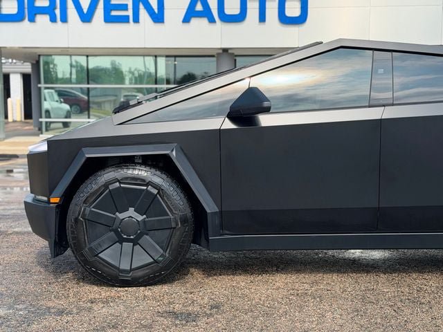 Used 2024 Tesla Cybertruck AWD Crew Cab image 8