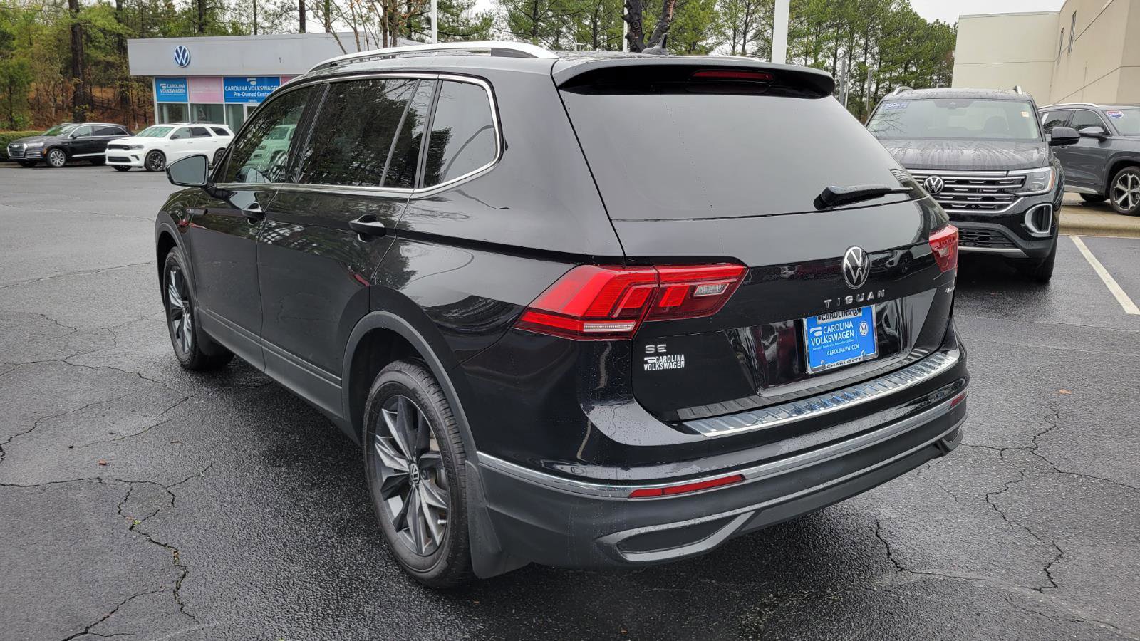 Used 2022 Volkswagen Tiguan SE w/ Panoramic Sunroof Package image 4