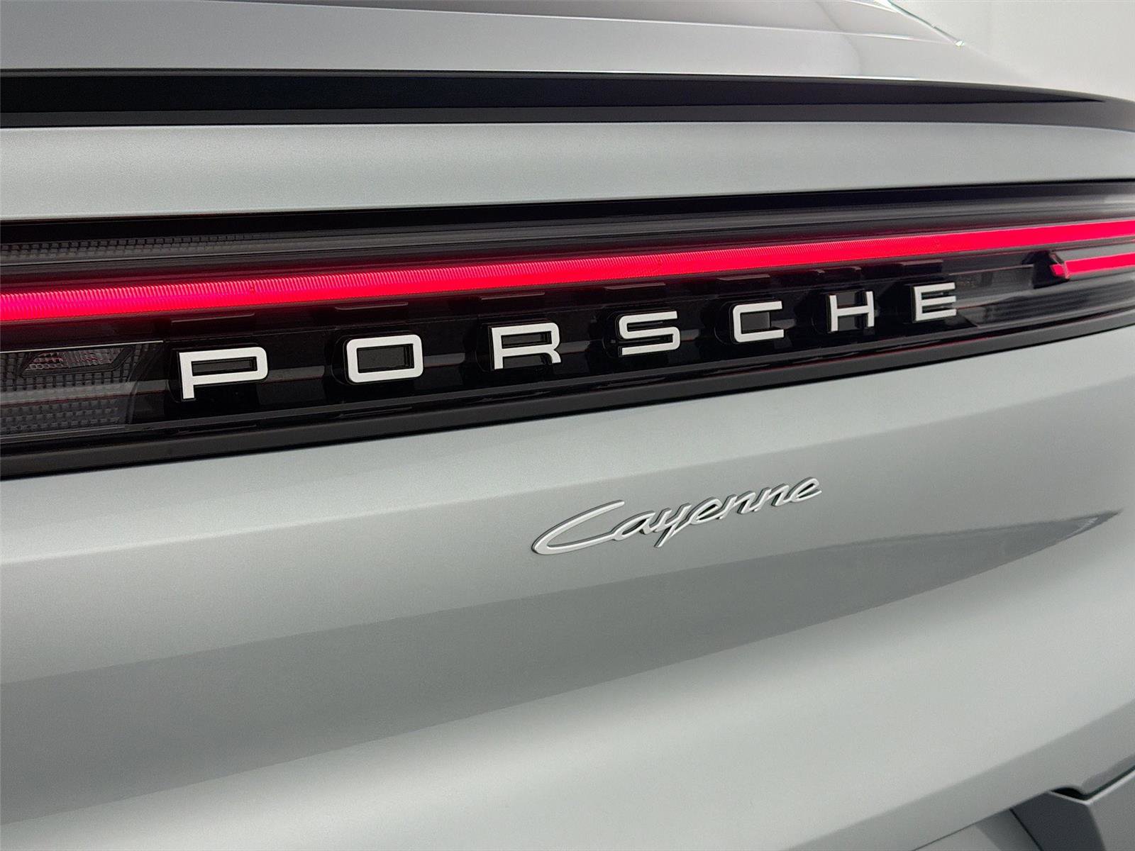 Used 2026 Porsche Cayenne Coupe AWD/4WD image 17