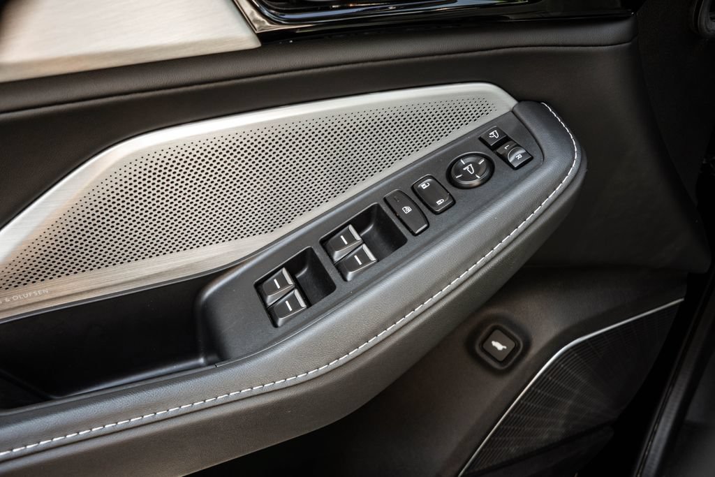 Used 2025 Acura MDX SH-AWD w/ Technology Package image 15