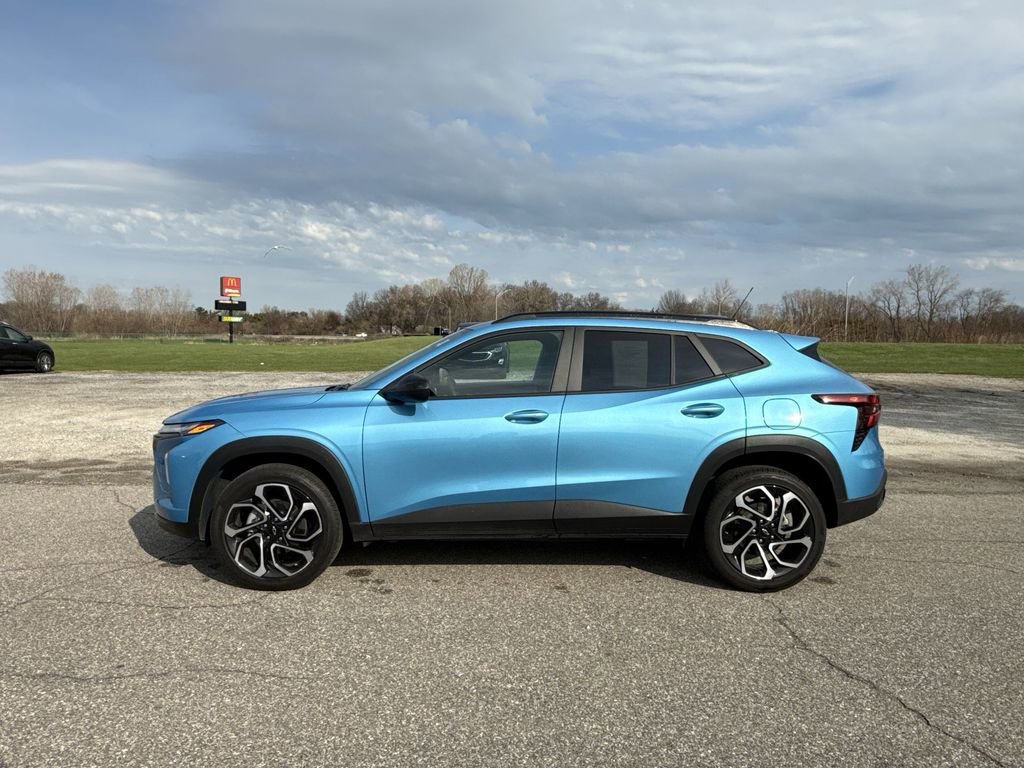 Certified 2025 Chevrolet Trax RS w/ Driver Confidence Package image 5