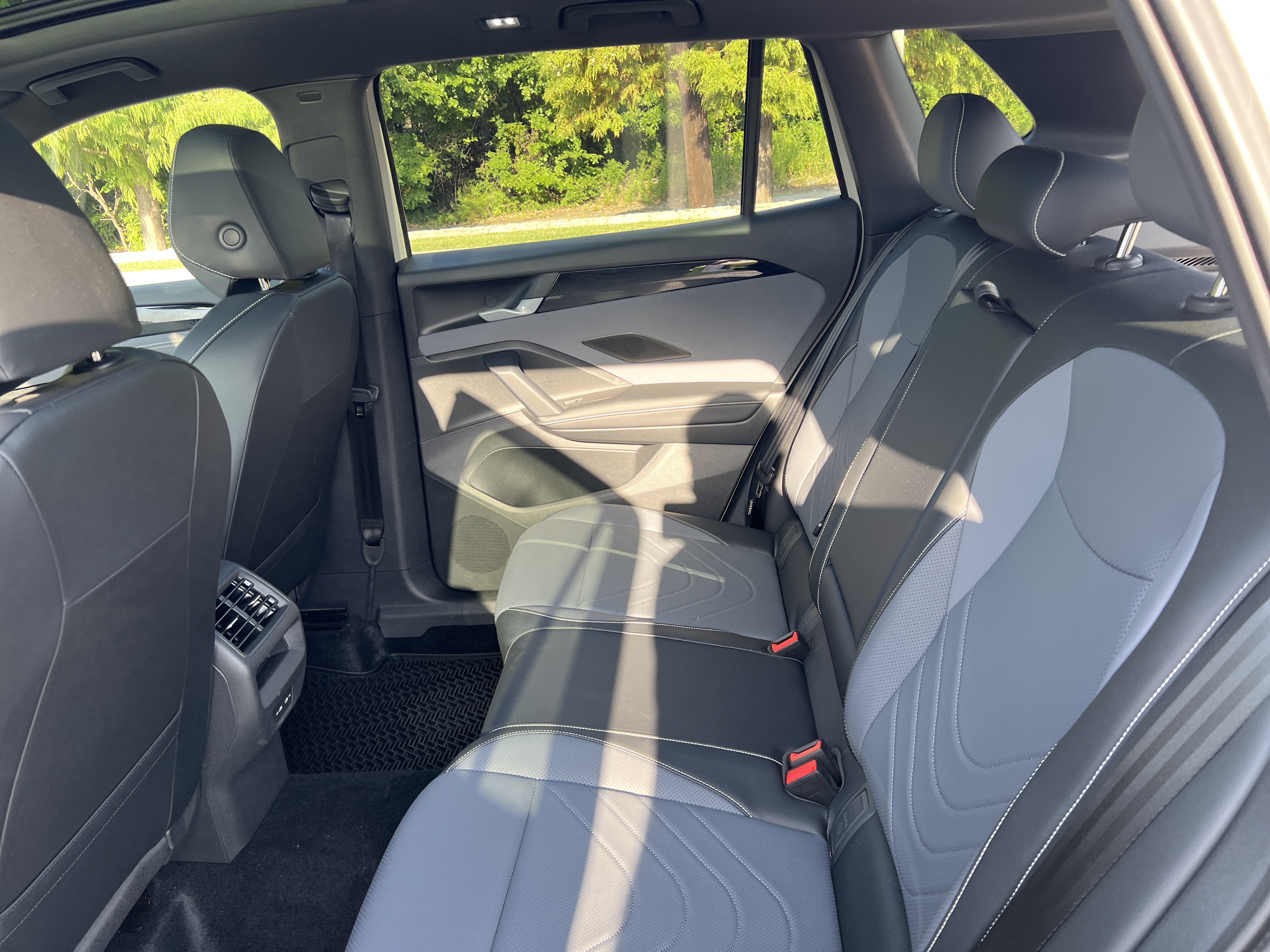 Certified 2026 Volkswagen Tiguan SE R-Line FWD image 28