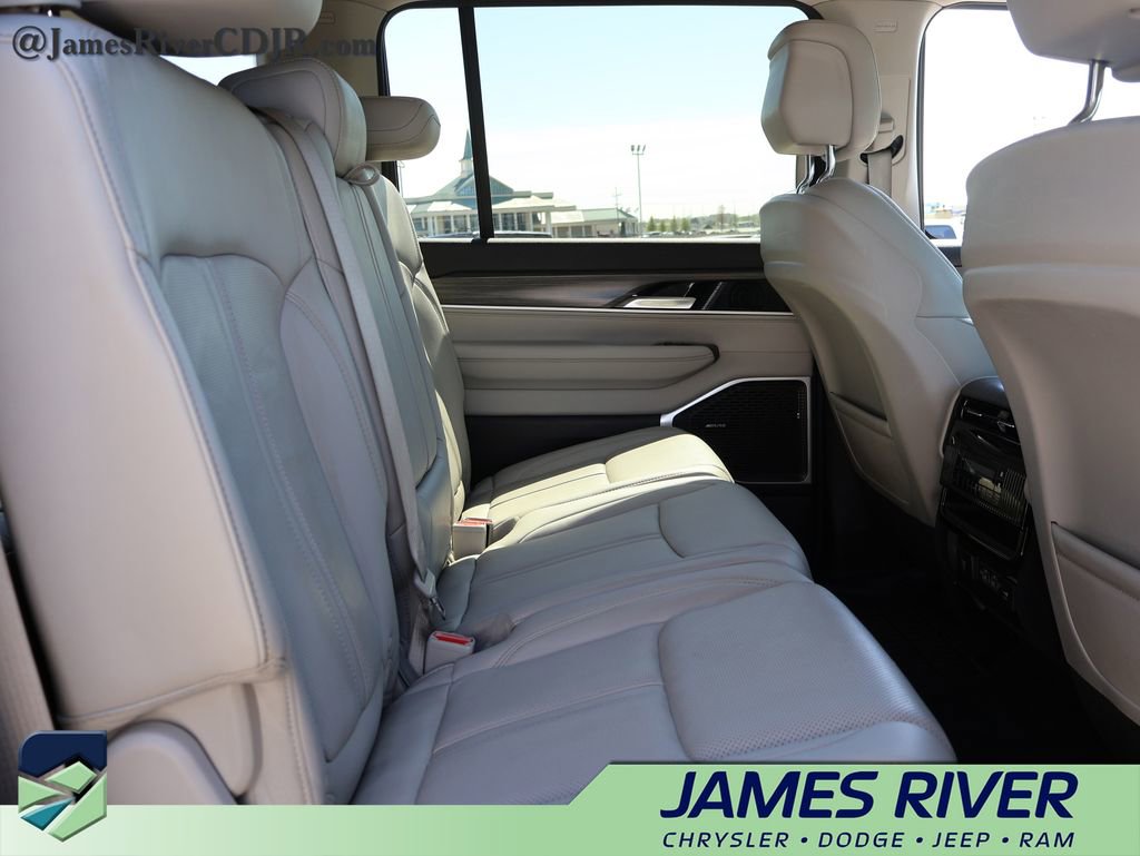 Used 2024 Jeep Wagoneer Series II w/ Flexible Seating Group image 12