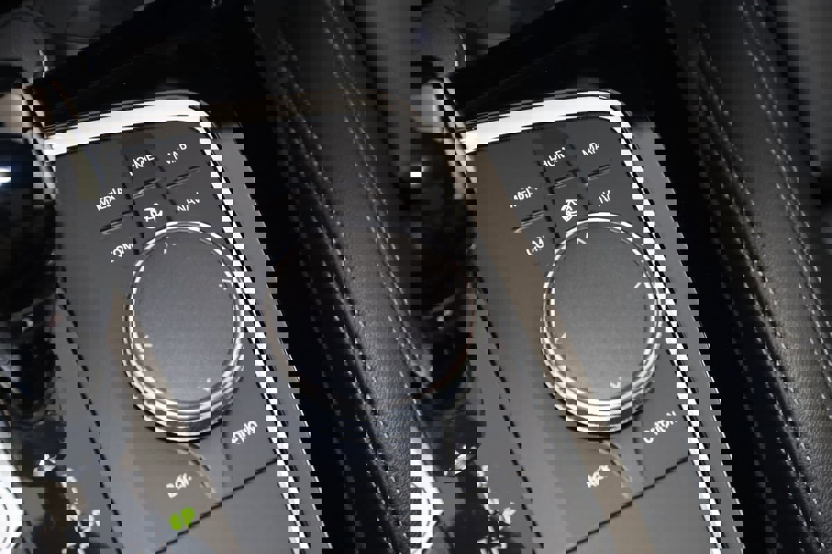 Used 2023 BMW X4 M40i w/ Premium Package image 32