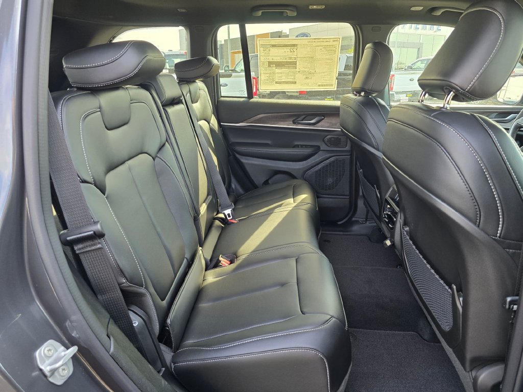New 2026 Jeep Grand Cherokee Limited w/ Limited Altitude Package AWD/4WD image 15
