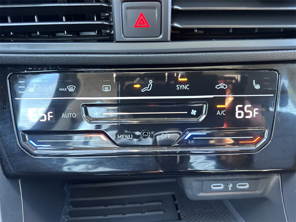 Used 2025 Volkswagen Jetta SE image 19