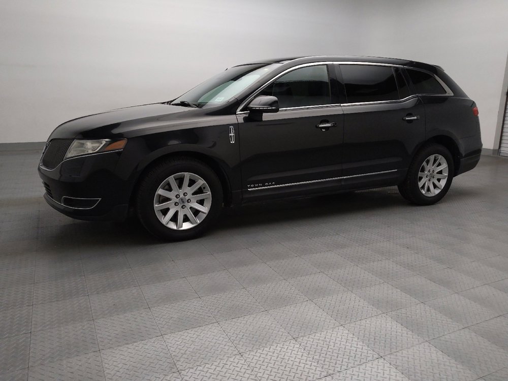 Used 2015 Lincoln MKT AWD image 2