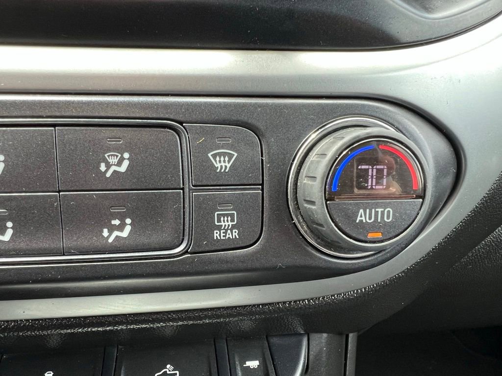 Used 2022 Chevrolet Colorado LT w/ Luxury Package RWD image 36