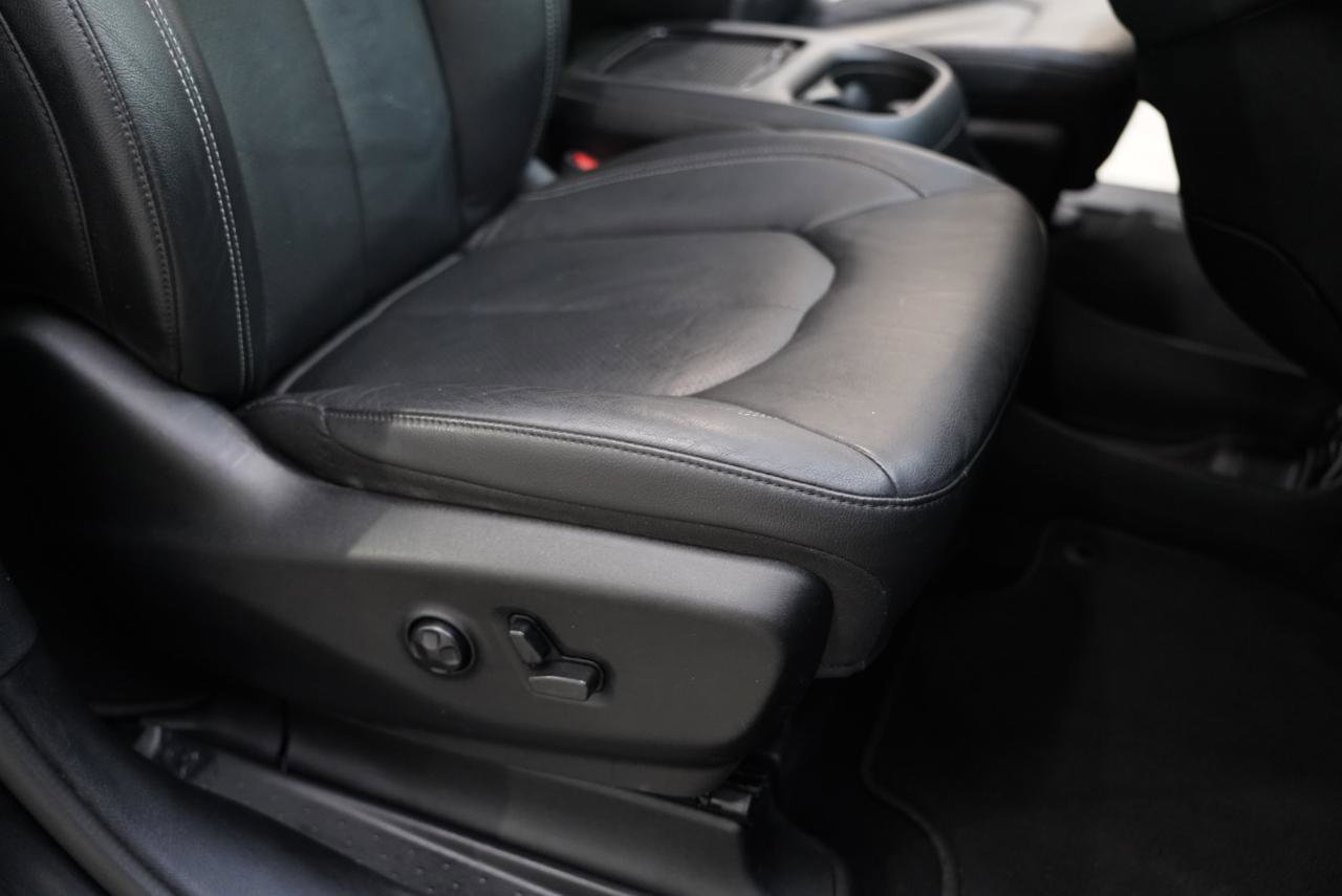 Used 2021 Chrysler Pacifica Touring-L w/ Uconnect Theater Family Group image 30