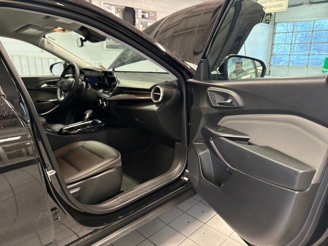 Used 2025 Chevrolet Trax ACTIV w/ Driver Confidence Package image 28