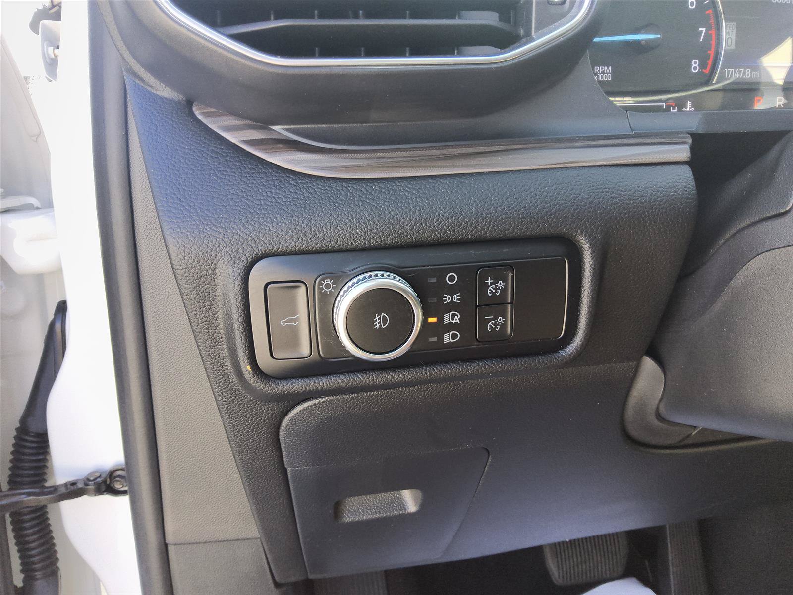 Certified 2023 Ford Explorer Limited w/ Limited Technology Package RWD image 22